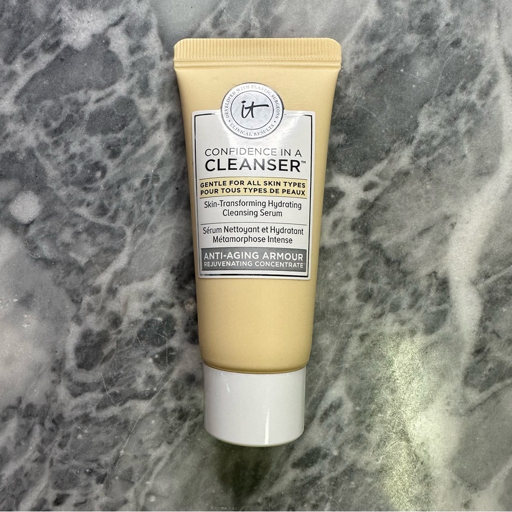 New‎ It Cosmetics Confidence in a Cleanser